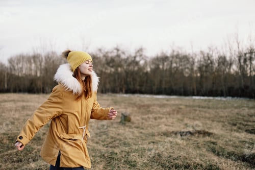 Preview: Travel Woman In Jacket Nature