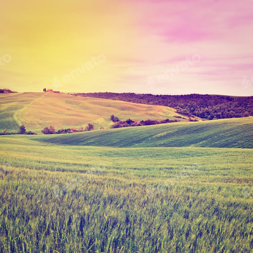Preview: Farmhouse And Green Sloping Meadows Of Tuscany At Sunset, Instagram Effect