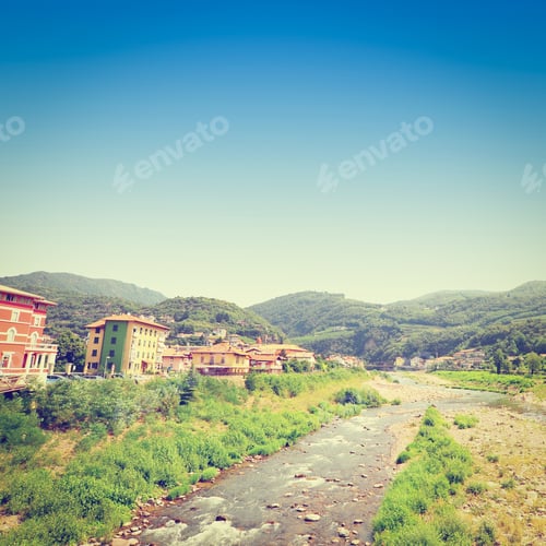 Preview: Italian City On The Bank Of The River, Instagram Effect