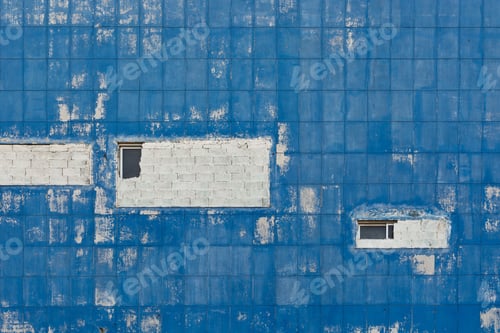 Preview: Windows On The Wall Of An Old House With Paint And Plaster Peeling Off In Tel Aviv, City Of Israel