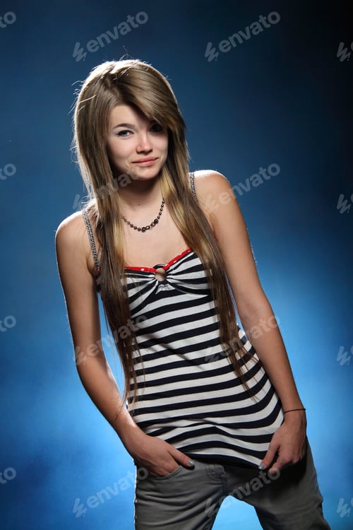 Vista previa: Active, Beautiful Girl In The Studio Shooting