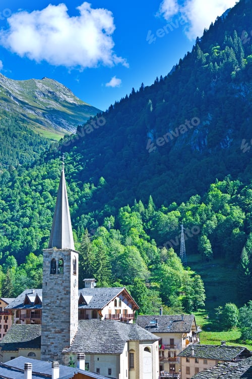 Preview: The Town High Up In The Italian Alps