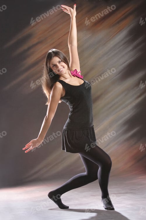 Preview: Active, Beautiful Girl In The Studio Shooting