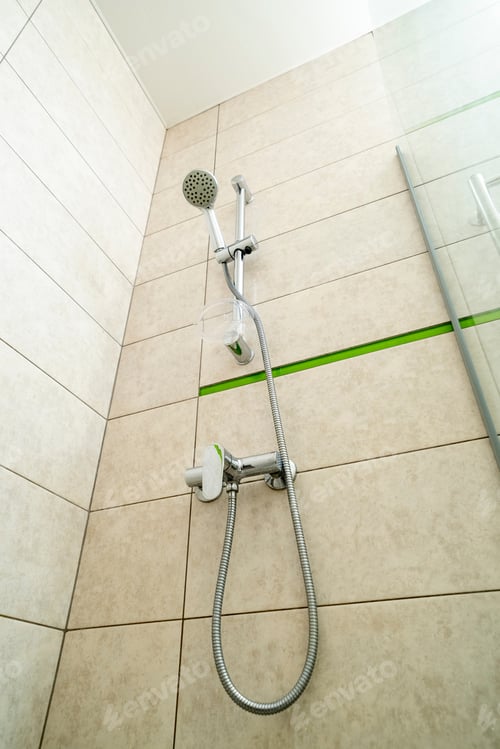 Visualização: Torneira de parede com mangueira de chuveiro flexível