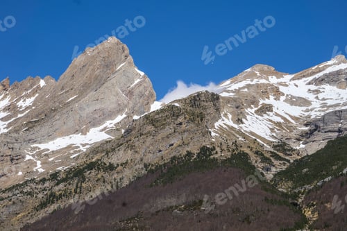 Preview: Climbing La Larri Llanos Pineta Glacial Cirque Huesca Aragon Spain