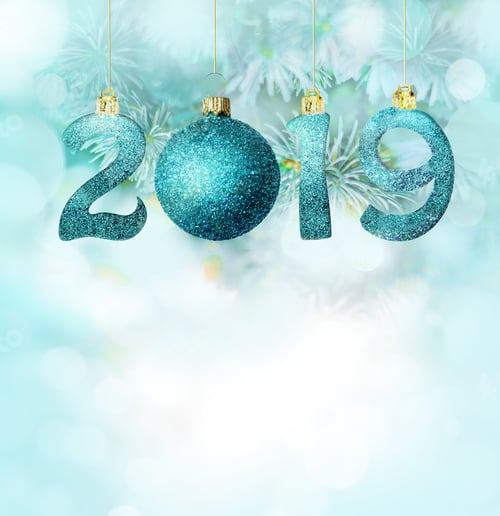 Visualização: Conjunto de dígitos prateados brilhantes sobre fundo brilhante. Plano de fundo de Ano Novo de 2019.
Natal