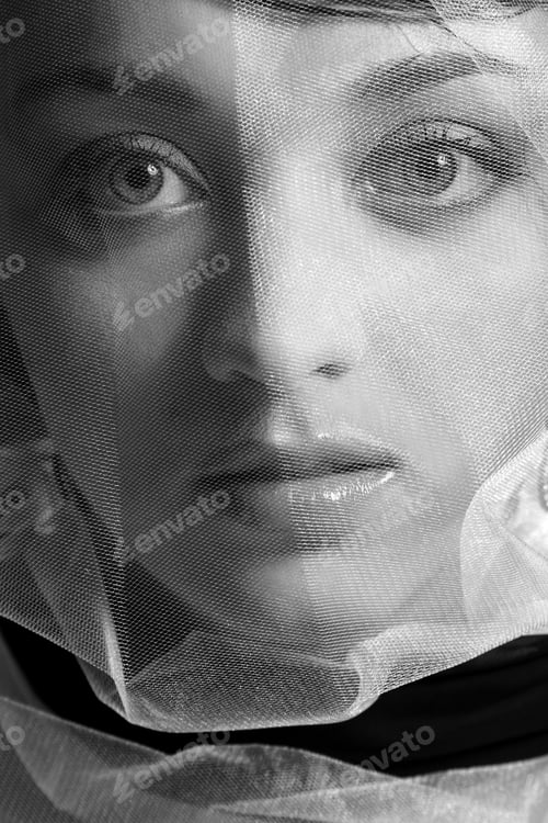 Preview: Portrait Of A Bride With A Veil On Her Face