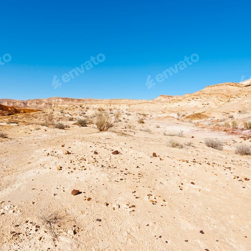 Vista previa: Rocky Hills Of The Negev Desert In Israel. Breathtaking Landscape Of The Desert Rock Formations In