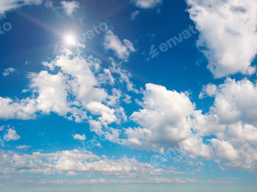 Vorschau: Blauer Hochsommerhimmel mit Wolken und Sonne