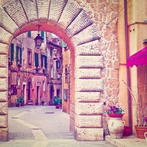 Vista previa: Arch Of The Narrow Street With Old Buildings In The Medieval Italian City, Instagram Effect