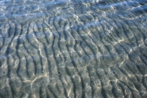 Visualização: Fundo do mar arenoso ao luar azul (com reflexão de luz)