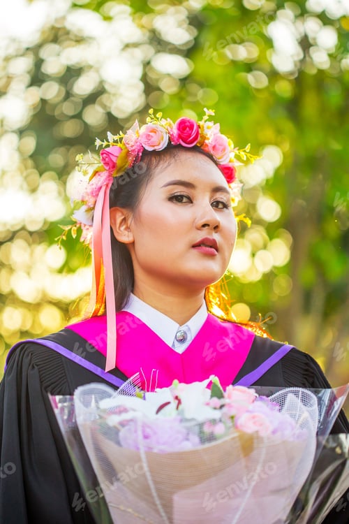 Preview: The Beautiful Asian Woman Wearing Black Graduate Gown And Pink Chevron Portrait Is Posting In The
