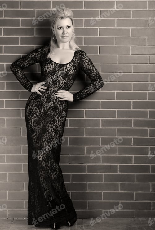 Preview: Beautiful Young Woman.Fashion Makeove, Groomed Skin. Good Hairstyle