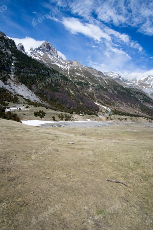 Preview: Climbing La Larri Llanos Pineta Glacial Cirque Huesca Aragon Spain