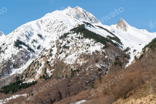 Vista previa: Road To Aran Valley In Winter Lleida Catalonia Spain
