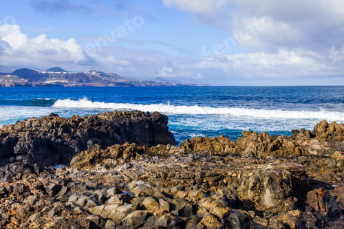 Preview: Picturesque Waves At The Coast Of The Atlantic Ocean Wash The Coastal Rock