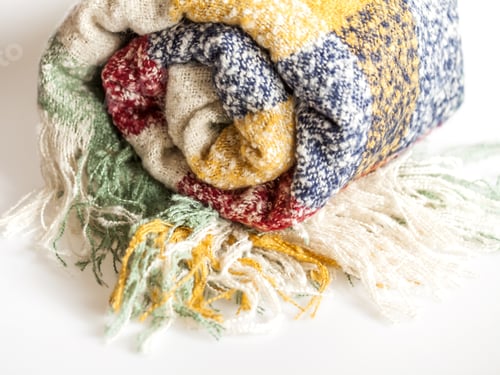 Preview: Warm Fluffy Plaid In A Cage Of Various Colors With A Fringe