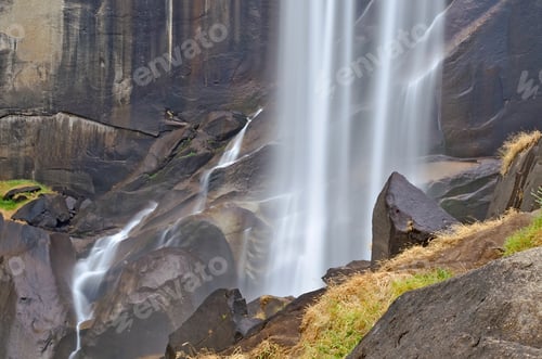 Preview: Vernal Falls, Iconic Waterfall In Yosemite National Park, California, Usa