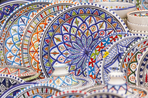 Preview: Bright Ceramic Figured Ware In Ethnic Style On A Show-Window Of Shop