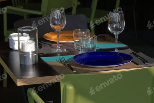 Preview: Empty Color Plate And Glasses On Table In Restaurant