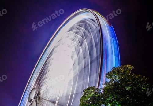 Preview: Danubius Fountain And Sziget'S Eye (Ferris Wheel) At Erzsebet Square
