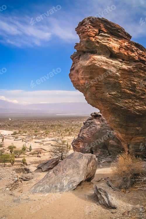 Vista previa: Large Rocky Outcrop In Front Of The Quilmes Ruins In The Province Of Tucuman In Argentina, South