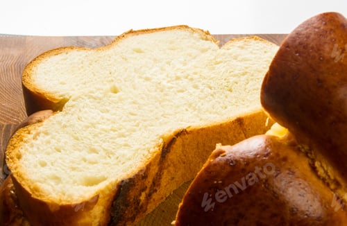 Preview: Chunks Large Braided Loaf On Wooden Background