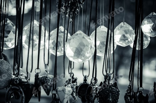 Preview: Beautiful Precious Gem In Necklace Monochrome
