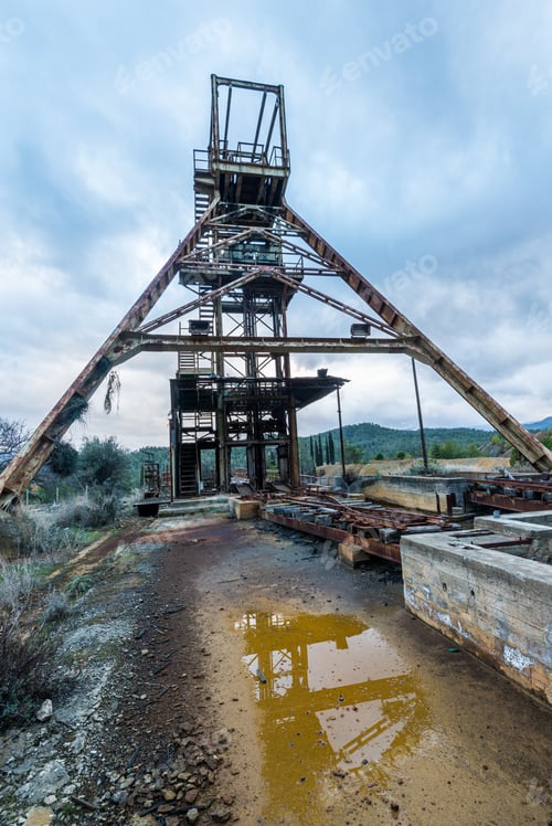 Vista previa: Metallic Structure Tower On An Abandoned Mine At Mitsero Area In Cyprus