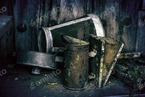 Preview: Old Rusty Oilcan, Old Tool Detail