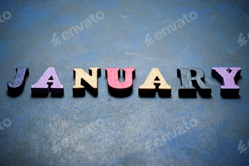 Visualização: Palavra de janeiro em uma mesa azul.