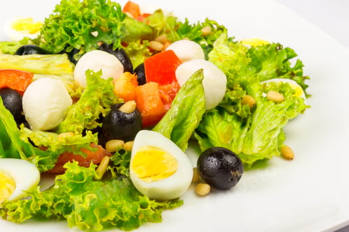 Preview: Salad With Quail Eggs, Pepper, Olives, Tomatoes And Sesame Seeds
