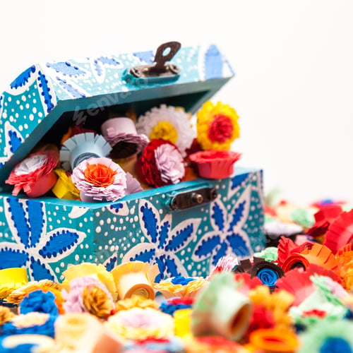 Preview: Small, Colorful Paper Flowers Made With Quilling Technique And Wooden Painted Box