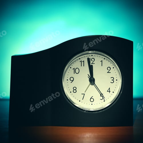 Preview: Vignetting Photo Of The Clock In The Room With Display Almost Midnight