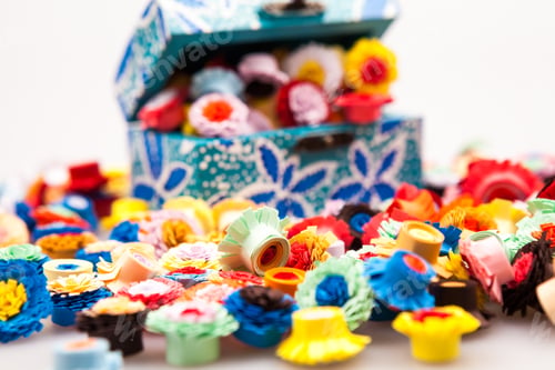 Preview: Small, Colorful Paper Flowers Made With Quilling Technique And Wooden Painted Box