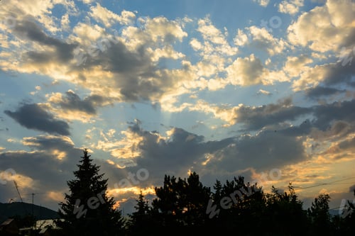Vorschau: Lebendiger Sonnenuntergangshimmel