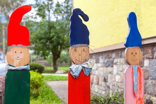 Preview: Fence Panels Made In The Shapes Of A Comic Faces