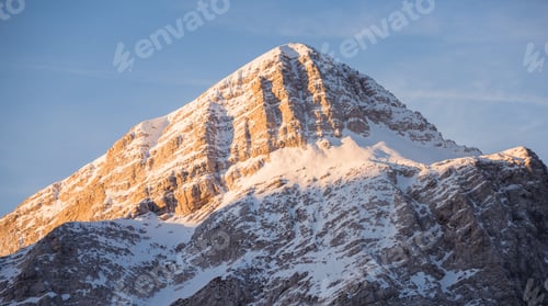 Vorschau: Sonnenaufgang in den Julischen Alpen an einem Wintertag