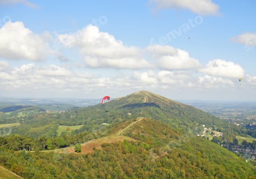 Preview: Paagliders Above The Malvern Hills