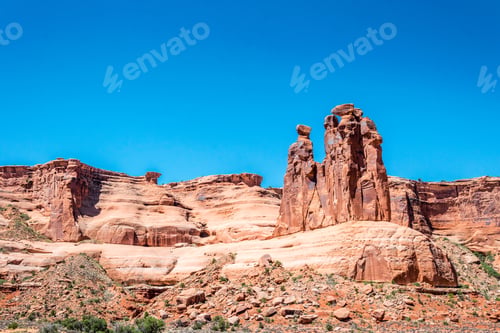 Preview: Desert Moab. Three Gossips Rock
