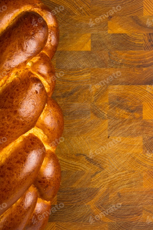 Preview: Chunks Large Braided Loaf On Wooden Background