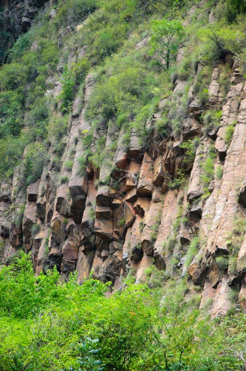 Preview: Beautiful Rock With Vertical Lines