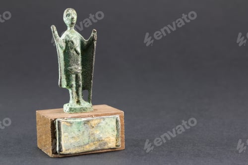 Preview: Chieftain Praying With Cloak And Stick, Bronze Figurine