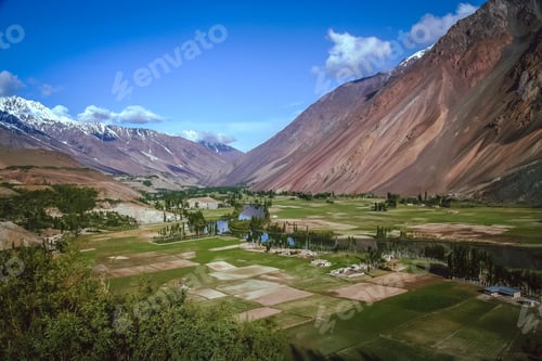 Preview: Beautiful Mountain Valley In The Karakorum Mountains In Pakistan Between Gilgit And Chitral