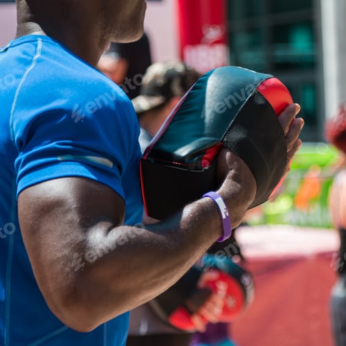 Preview: Fitness And Boxing Workout With Red Punch Mitts At Gym