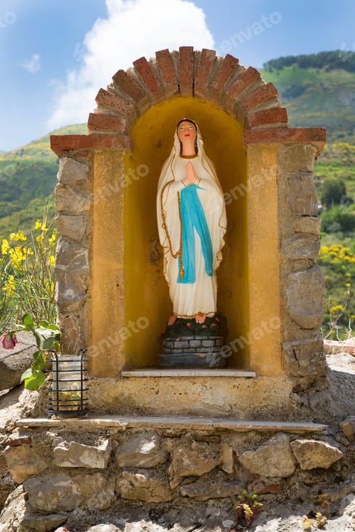 Preview: Religious Holy Virgin Mary Statue In An Alcove On The Side Of The Road