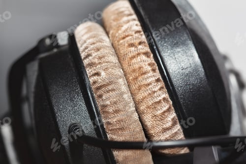 Preview: Studio Headphones With Comfortable Ear Pads