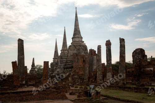 Vista previa: Old Beautiful Thai Temple Wat Mahathat, Ayutthaya Historical Park, Ayutthaya, Thailand