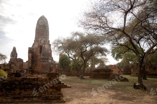 Vista previa: Old Beautiful Thai Temple Wat Mahathat, Ayutthaya Historical Park, Ayutthaya, Thailand