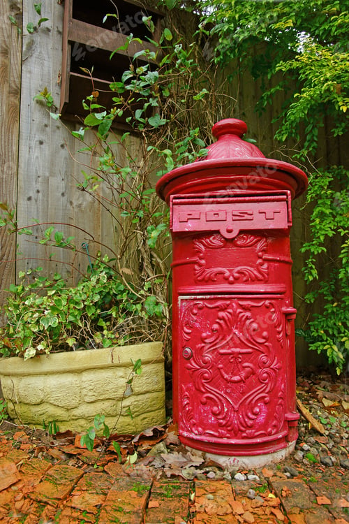 Preview: Single Post Box, England, Uk